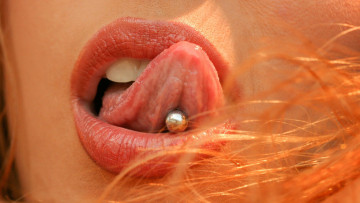 Картинка разное губы язык пирсинг