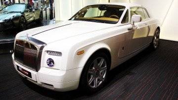 Картинка rolls royce phantom coupe автомобили выставки уличные фото автомобиль стиль мощь скорость