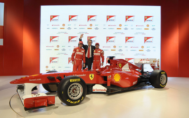 Обои картинки фото luca, cordero, di, montezemolo, fernando, alonso, and, felipe, massa, presentation, ferrari, f150, спорт, формула, 1, чемпионат, болид, пилоты