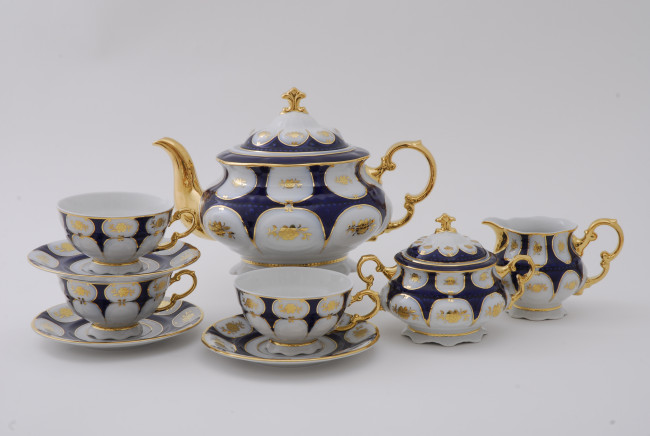 Обои картинки фото разное, посуда, столовые, приборы, кухонная, утварь, чашки, фарфор, тарелочки, чайник, сервиз