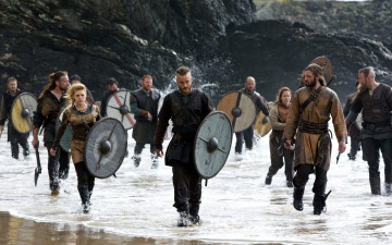 Картинка кино+фильмы vikings+ 2013 +сериал викинги щиты топоры море