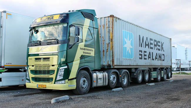 Обои картинки фото volvo, автомобили, volvo trucks, aktiebolaget, легковые, швеция, грузовые