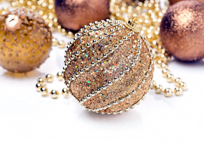 Обои картинки фото праздничные, шарики, бусы, серебристый