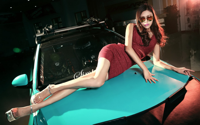 Обои картинки фото автомобили, -авто с девушками, взгляд, азиатка, девушка, фон, автомобиль