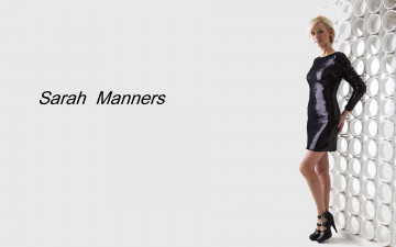 Картинка девушки sarah+manners платье улыбка актриса блондинка круги стена сара мэннерс блестки