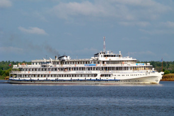 Картинка космонавт+гагарин корабли теплоходы космонавт гагарин теплоход построенный+в+германии трехпалубный проект+588