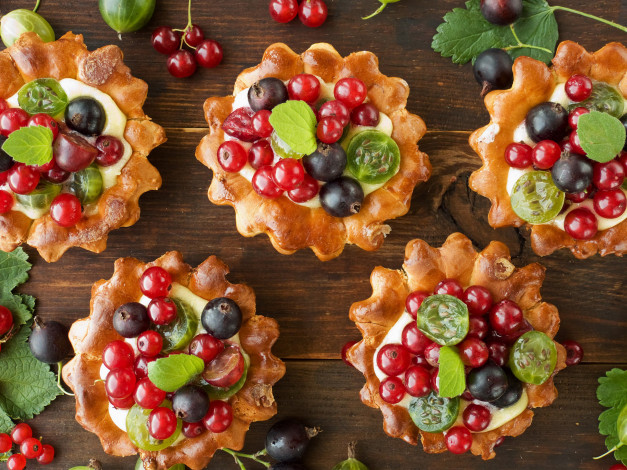 Обои картинки фото еда, пирожные,  кексы,  печенье, кексы, смородина, крыжовник