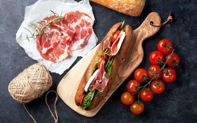 Обои картинки фото еда, бутерброды,  гамбургеры,  канапе, помидоры, черри, бутерброд, ветчина, томаты