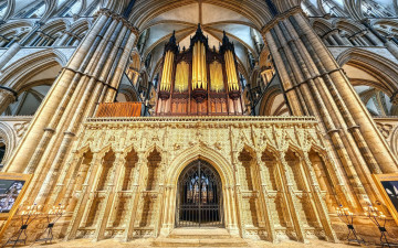 Картинка интерьер убранство +роспись+храма орган