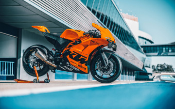 обоя мотоциклы, ktm, rc, 8c, 4k, гоночная, трасса, 2022, года, спортивные, супербайк, профиль, оранжевый