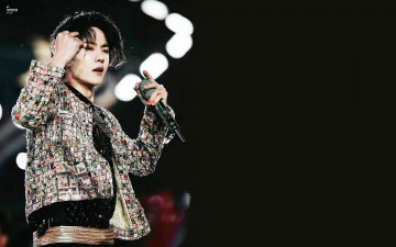 Картинка мужчины wang+yi+bo певец актер микрофон