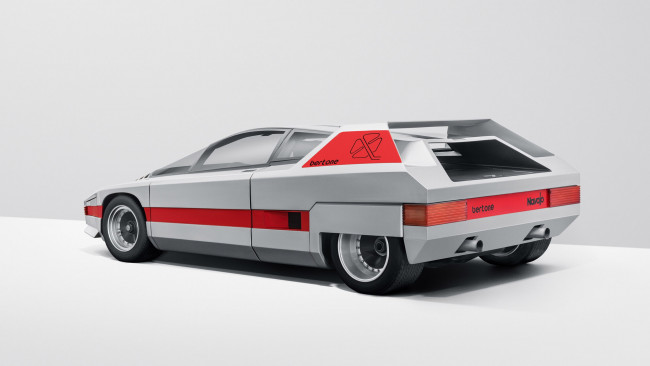 Обои картинки фото автомобили, alfa romeo, дизайн, ретро, купе, концепт, светлый, фон, 1976, альфа, ромео, bertone, спортивный, автомобиль, alfa, romeo, 33, navajo, concept