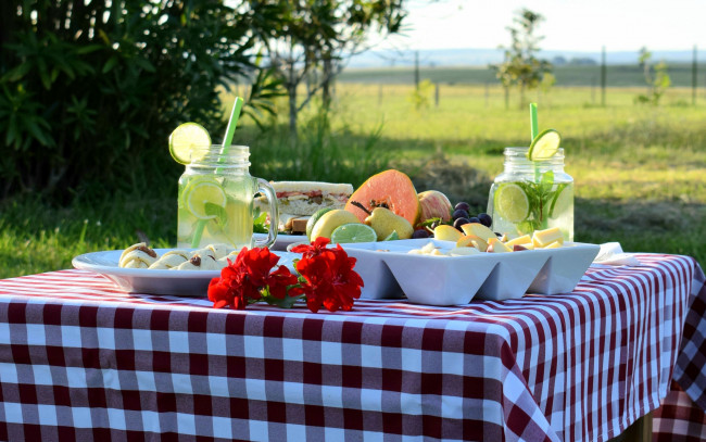 Обои картинки фото еда, сервировка, скатерть, напитки, салаты, десерт