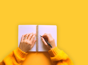 Картинка разное руки +ноги женские блокнот ручка