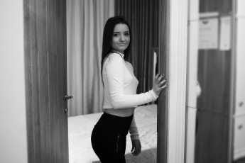 обоя norise sante, девушки, - брюнетки,  шатенки, девушка, женщина, брюнетка, темноволосая, сексуальная, модель, звезда, позирует, разная, обувь, верхняя, стильная, одежда, нижнее, эротическое, бельё, трусы, лифчик, колготки, чулки, аксессуары, макияж, и, множество, элементов, на, фотографии