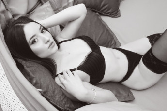 Картинка norise+sante девушки -+брюнетки +шатенки девушка женщина брюнетка темноволосая сексуальная модель звезда позирует разная обувь верхняя стильная одежда нижнее эротическое бельё трусы лифчик колготки чулки аксессуары макияж и множество элементов на фотографии