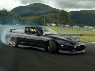 Картинка автомобили nissan datsun