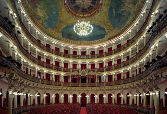 Картинка оперный театр сан паулу бразилия интерьер театральные концертные кинозалы зал ложи люстра роспись