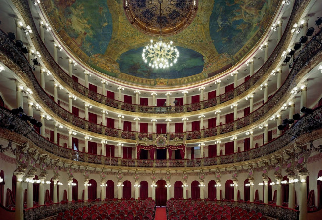 Обои картинки фото оперный, театр, сан, паулу, бразилия, интерьер, театральные, концертные, кинозалы, зал, ложи, люстра, роспись