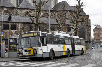 Картинка техника троллейбусы город деревья дом