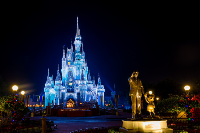 Обои картинки фото города, диснейленд, уолт, дисней, штат, флорида, микки, маус, замок, золушки, сша, орландо, волшебное, королевство, иллюминация