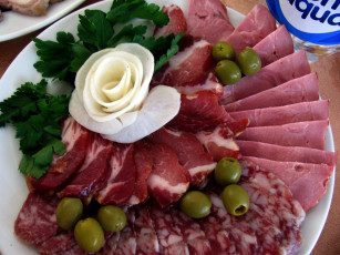 Картинка еда колбасные+изделия ассорти