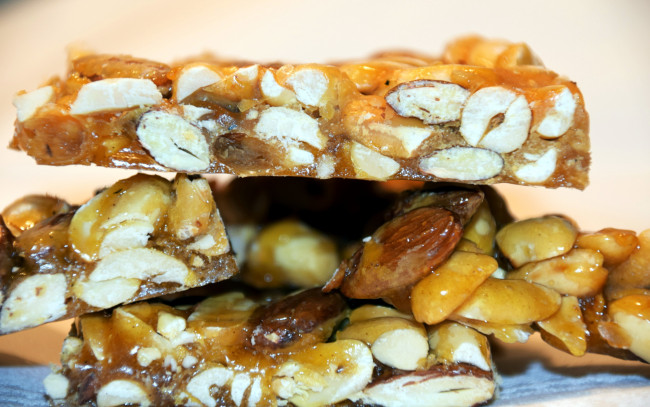 Обои картинки фото еда, конфеты,  шоколад,  сладости, лакомство, ореховое