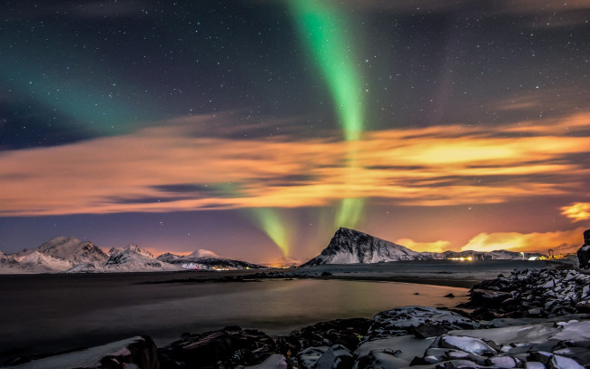 Обои картинки фото природа, северное сияние, камни, горы, звезды, озеро, небо, ночь, сияние