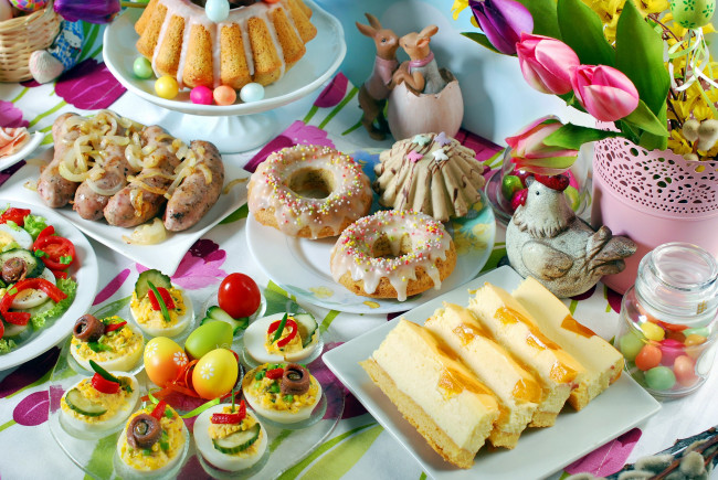 Обои картинки фото еда, разное, пирожные, кексы, колбаски, яйца