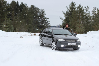 Картинка автомобили -авто+с+девушками chevrolet lacetti