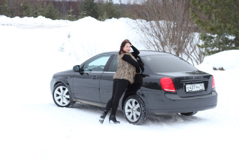 Картинка автомобили -авто+с+девушками chevrolet lacetti