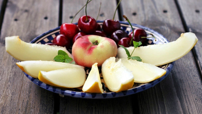 Обои картинки фото еда, фрукты,  ягоды, персик, вишня, дыня