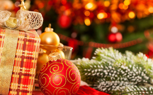 Обои картинки фото праздничные, подарки и коробочки, шары, подарок, коробка, ёлка, игрушки