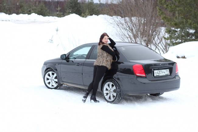 Обои картинки фото автомобили, -авто с девушками, chevrolet, lacetti