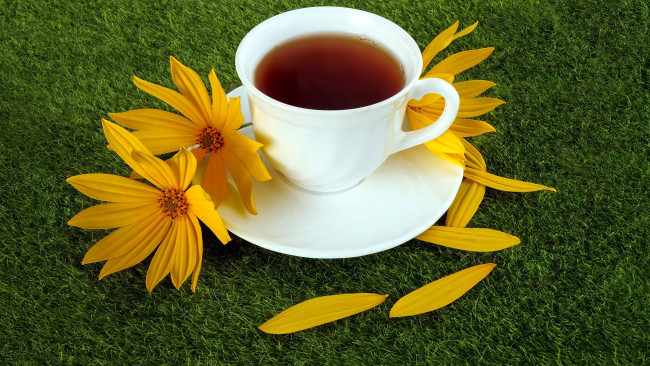 Обои картинки фото еда, напитки,  чай, космея, чай, лепестки