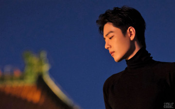 Картинка мужчины xiao+zhan лицо водолазка храм