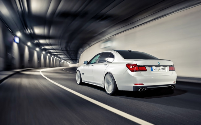 Обои картинки фото bmw f10, автомобили, bmw, белый, скорость, тоннель, поворот