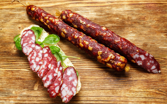 Обои картинки фото еда, колбасные изделия, копченая, колбаса