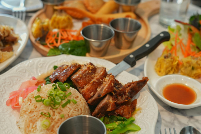 Обои картинки фото еда, мясные блюда, рис, мясо, соус