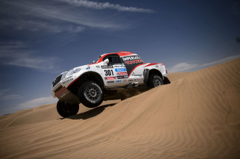 Картинка спорт авторалли toyota hilux rally соревнование dakar дюна внедорожник колеса передок