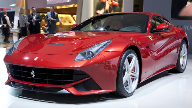 Обои картинки фото ferrari, f12, автомобили, выставки, уличные, фото, италия, феррари, спортивный