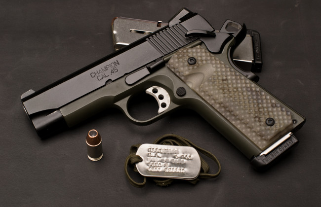 Обои картинки фото оружие, пистолеты, жетон, пуля, ствол