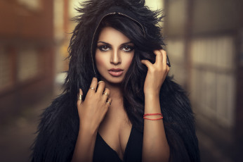 Картинка девушки -unsort+ брюнетки +шатенки жест накидка взгляд лицо