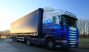 Картинка scania автомобили scania+ выставка улица грузовые швеция ab судовые дизельные двигатели автобусы