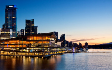 Картинка города ванкувер+ канада сумерки вечер высотки небоскребы конференц-центр здания ванкувер залив закат огни