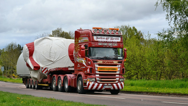 Обои картинки фото scania, автомобили, scania , выставка, улица, грузовые, швеция, ab, судовые, дизельные, двигатели, автобусы