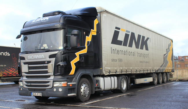 Обои картинки фото scania, автомобили, scania , выставка, улица, грузовые, швеция, ab, судовые, дизельные, двигатели, автобусы