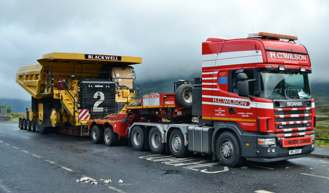 Обои картинки фото scania, автомобили, scania , выставка, улица, грузовые, швеция, ab, судовые, дизельные, двигатели, автобусы