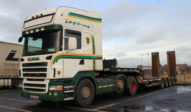 Обои картинки фото scania, автомобили, scania , выставка, улица, грузовые, швеция, ab, судовые, дизельные, двигатели, автобусы