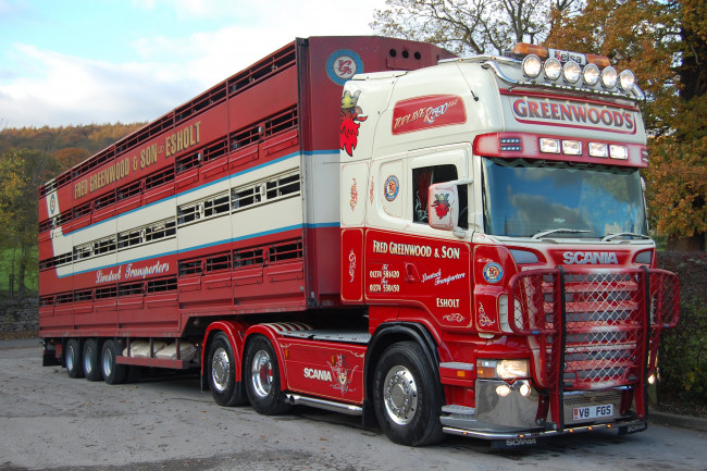 Обои картинки фото scania, автомобили, scania , выставка, улица, дизельные, судовые, ab, швеция, грузовые, двигатели, автобусы